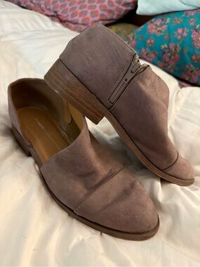 Report Suede Cutout Ankle Shoe in Dusty Mauve